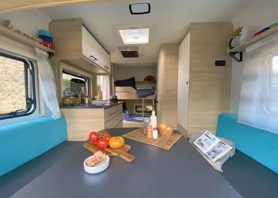Караван Sterckeman Easy 380CE Comfort - компаньон для семейных путешествий